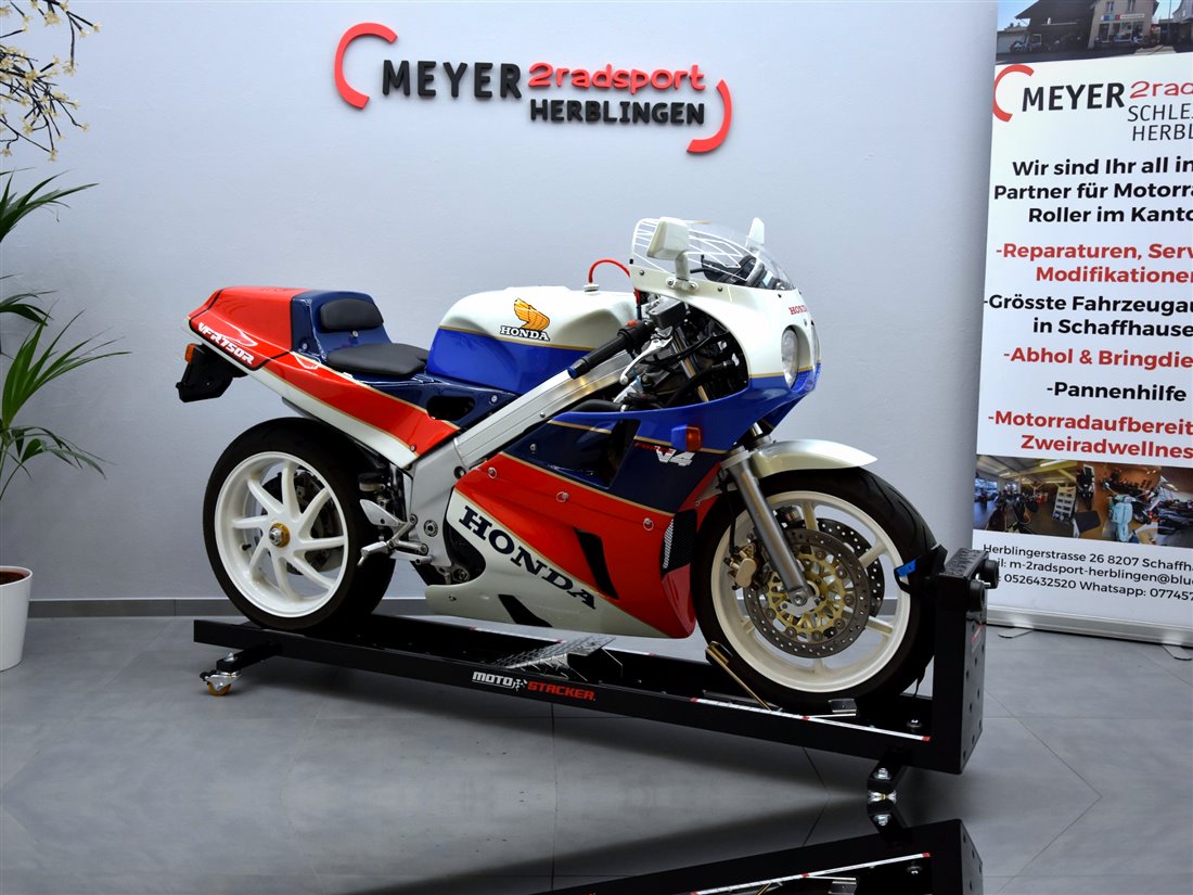 Moto Stacker Standard Docker